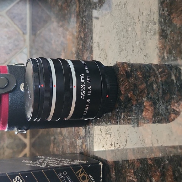Rokinon case with cannon lens - Picture 3 of 4